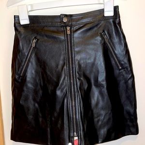 Hollister ultra high rise leather skirt/ size xs/ NWT